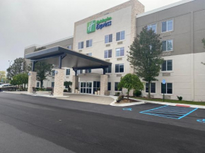 Holiday Inn Express Wixom, an IHG Hotel